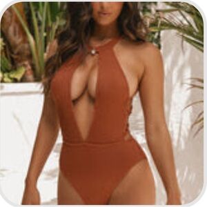 Miss Lola- Maldives Trip, Rust